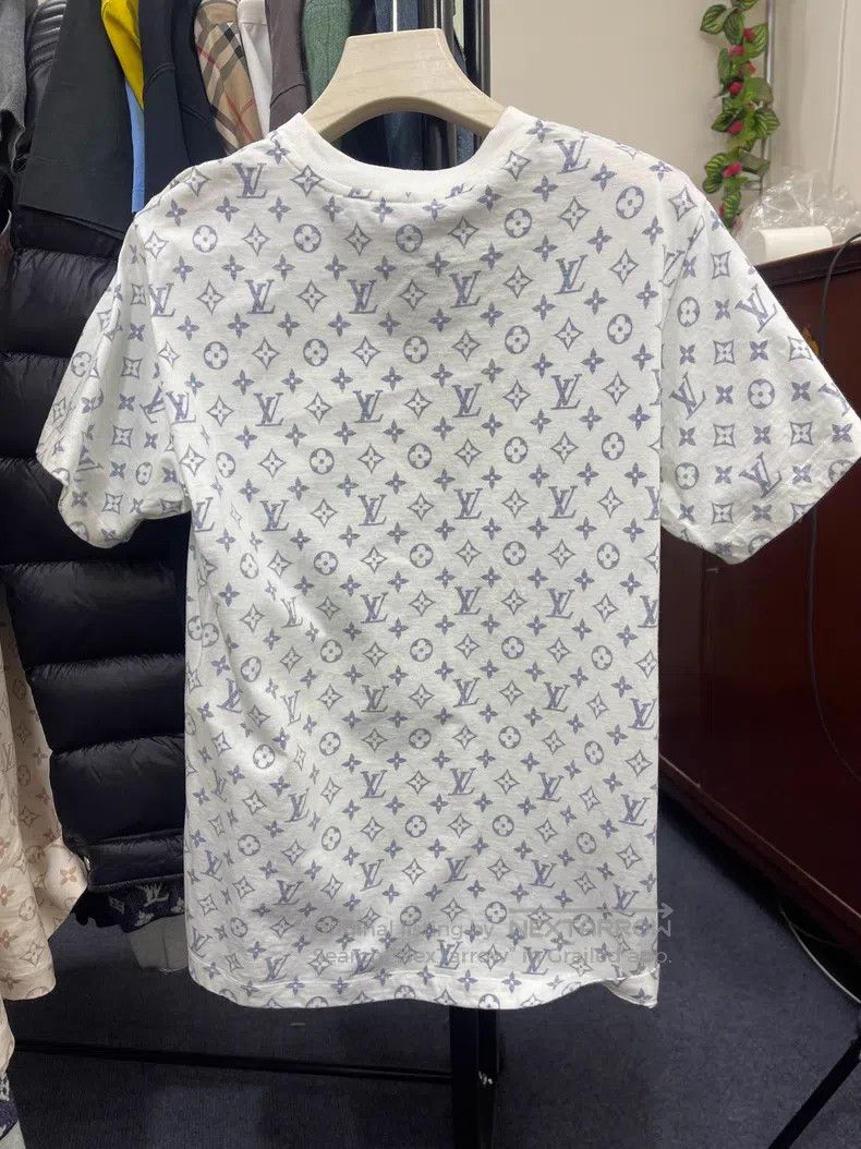 Louis Vuitton Louis Vuitton Full logo chain short sleeve T-shirt Size US L / EU 52-54 / 3 - 2 Thumbnail