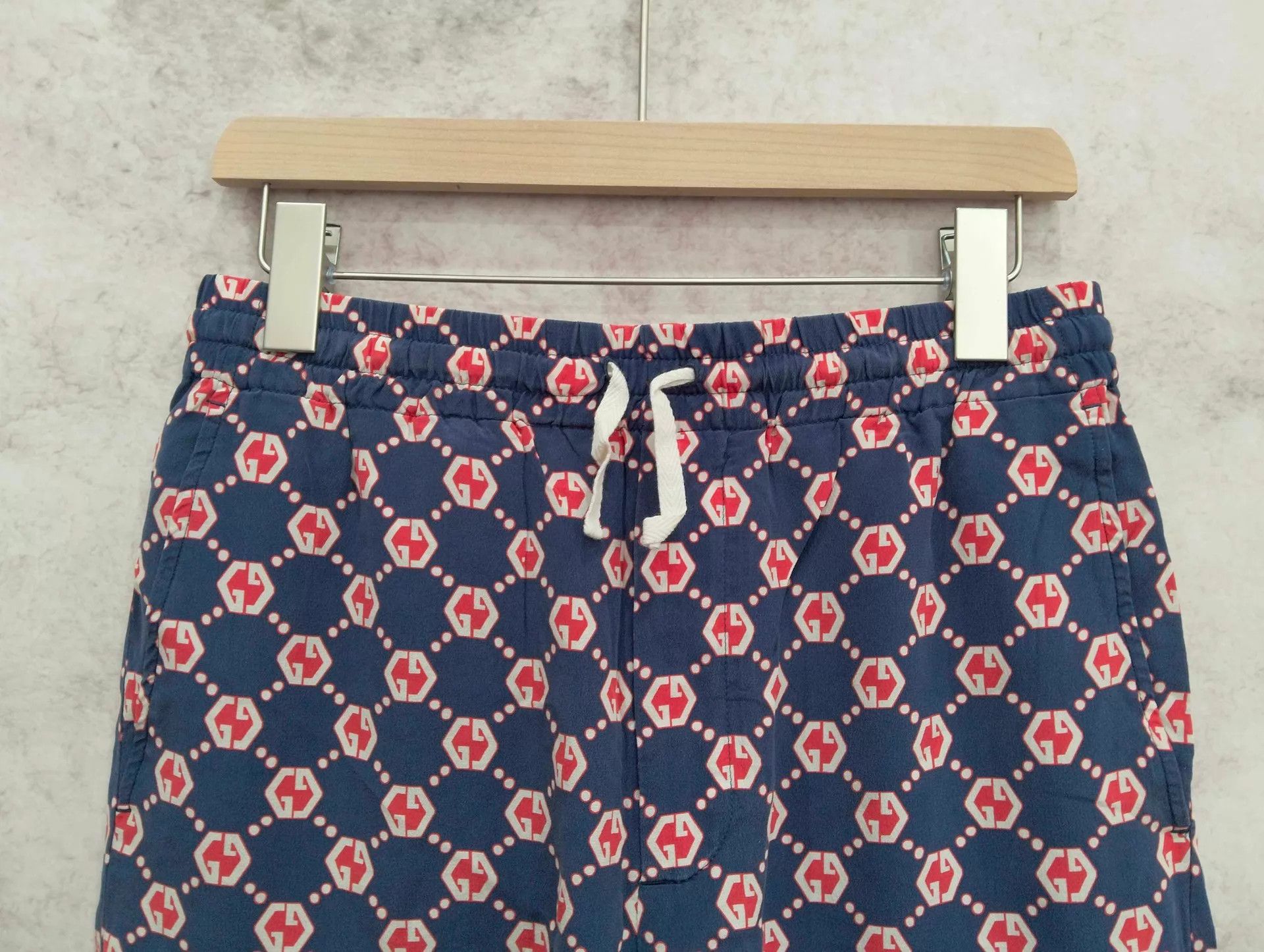 Gucci GUCCI logo print silk short 46 Size US 30 / EU 46 - 3 Thumbnail