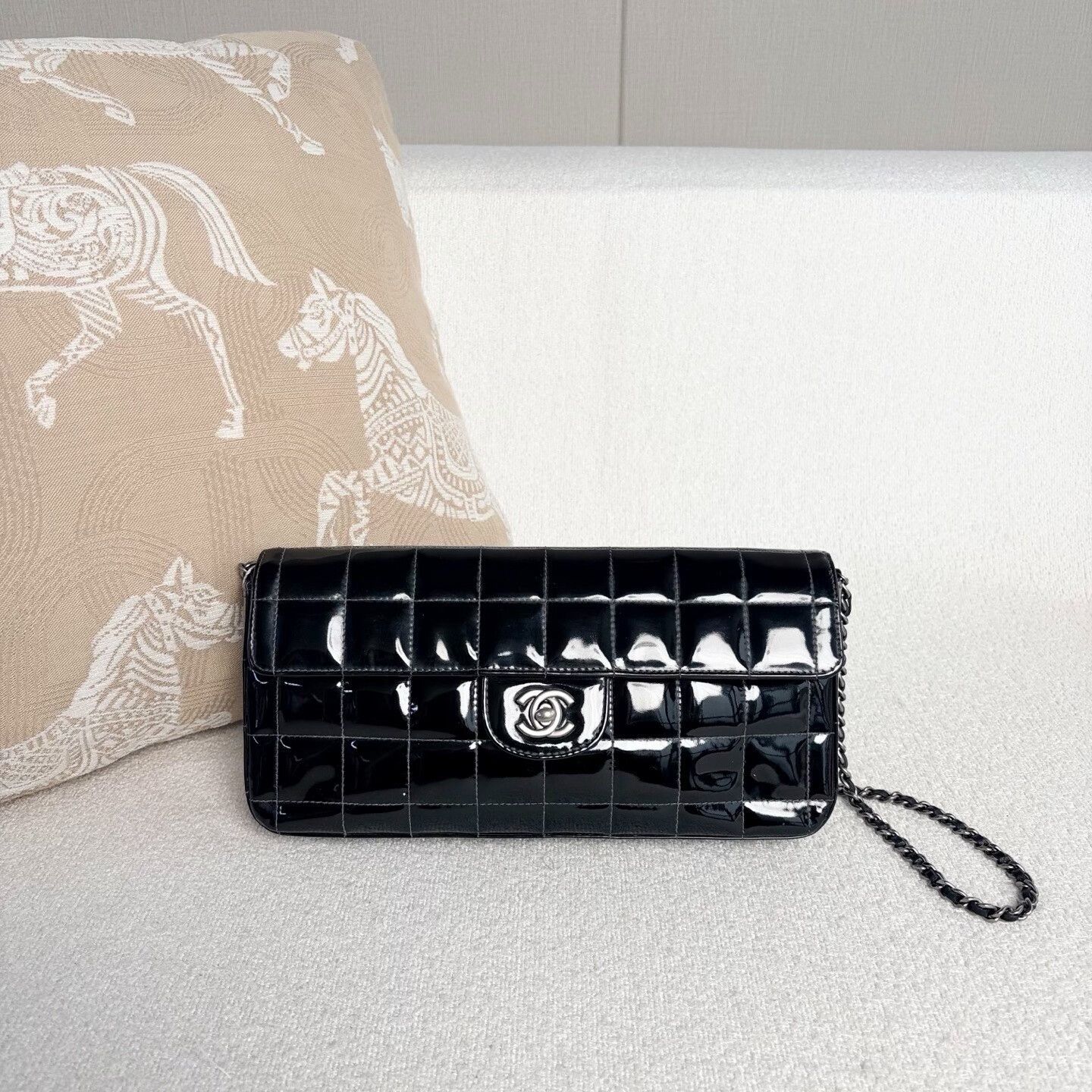 Chanel Pre-loved Bag Very good condition Size ONE SIZE - 1 Thumbnail
