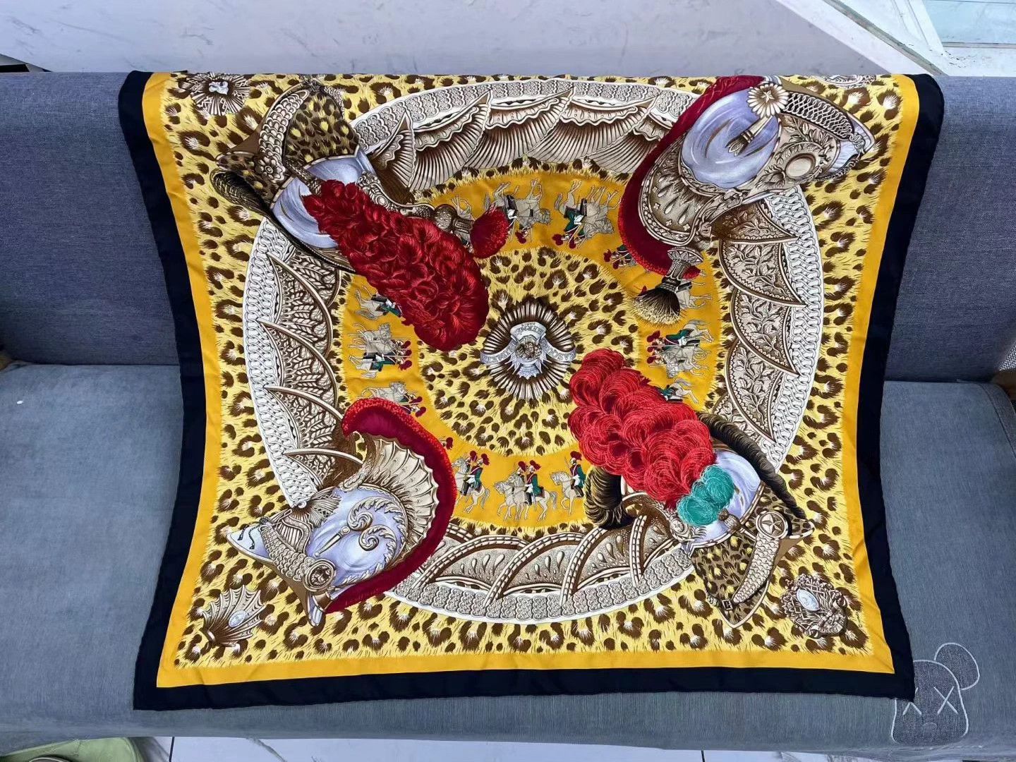 Hermes Hermes "Helmet & Feather" Silk Scarf 98 New 90x90cm Size ONE SIZE - 2 Thumbnail