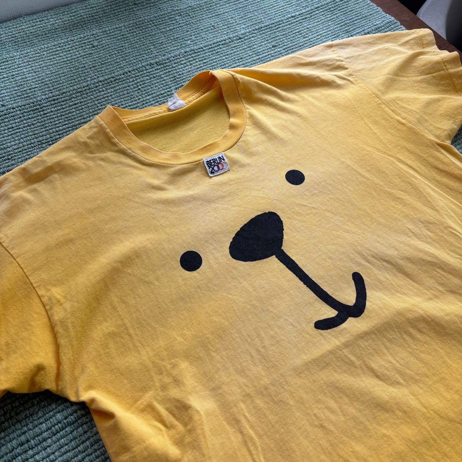 Vintage Vintage Berlin 2000 Faded Single Stitched Bear Face Tee Size US L / EU 52-54 / 3 - 5 Thumbnail
