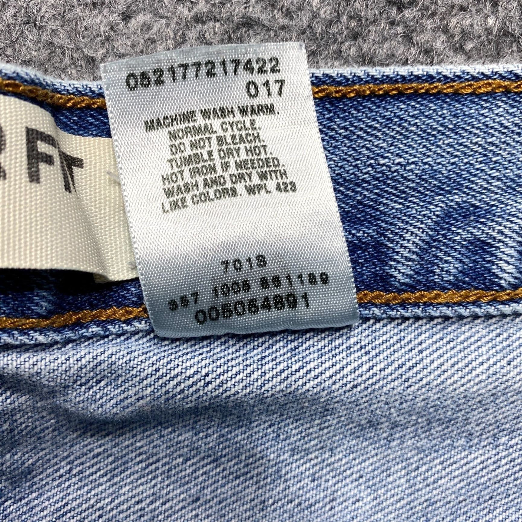 Levi's Levi's 505 Denim Shorts Mens 36 Blue Regular Fit Cutoff Raw Hem Medium Wash Bermuda 90s Grunge Casual Womens? No, Mens Size US 36 / EU 52 - 7 Thumbnail