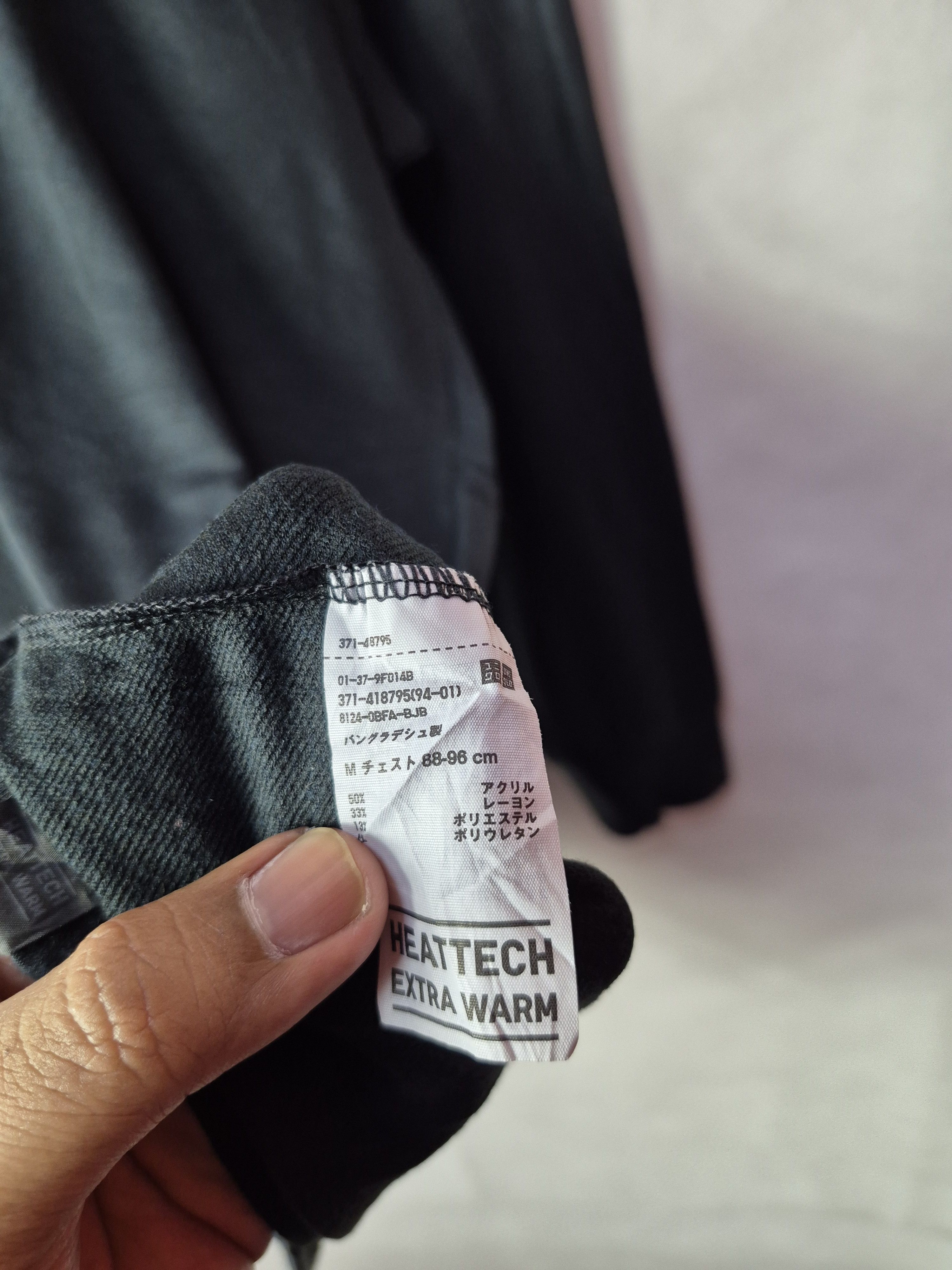 Japanese Brand × Uniqlo 🔥Uniqlo Heat Tech Plain Black Longsleeves Size US M / EU 48-50 / 2 - 4 Thumbnail