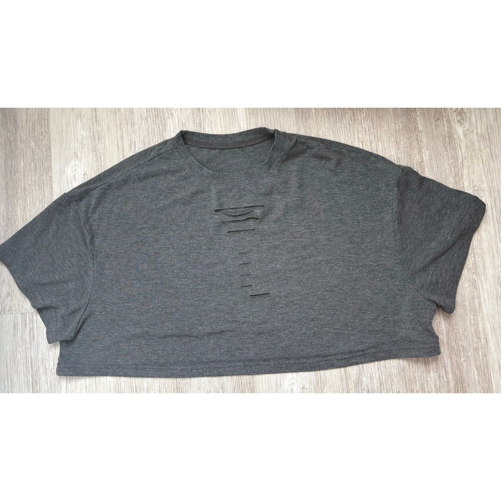 Shein SHEIN CURVE | Plus Sized Basic Distressed Crop Top | 1XL Size XL / US 12-14 / IT 48-50 - 1 Thumbnail
