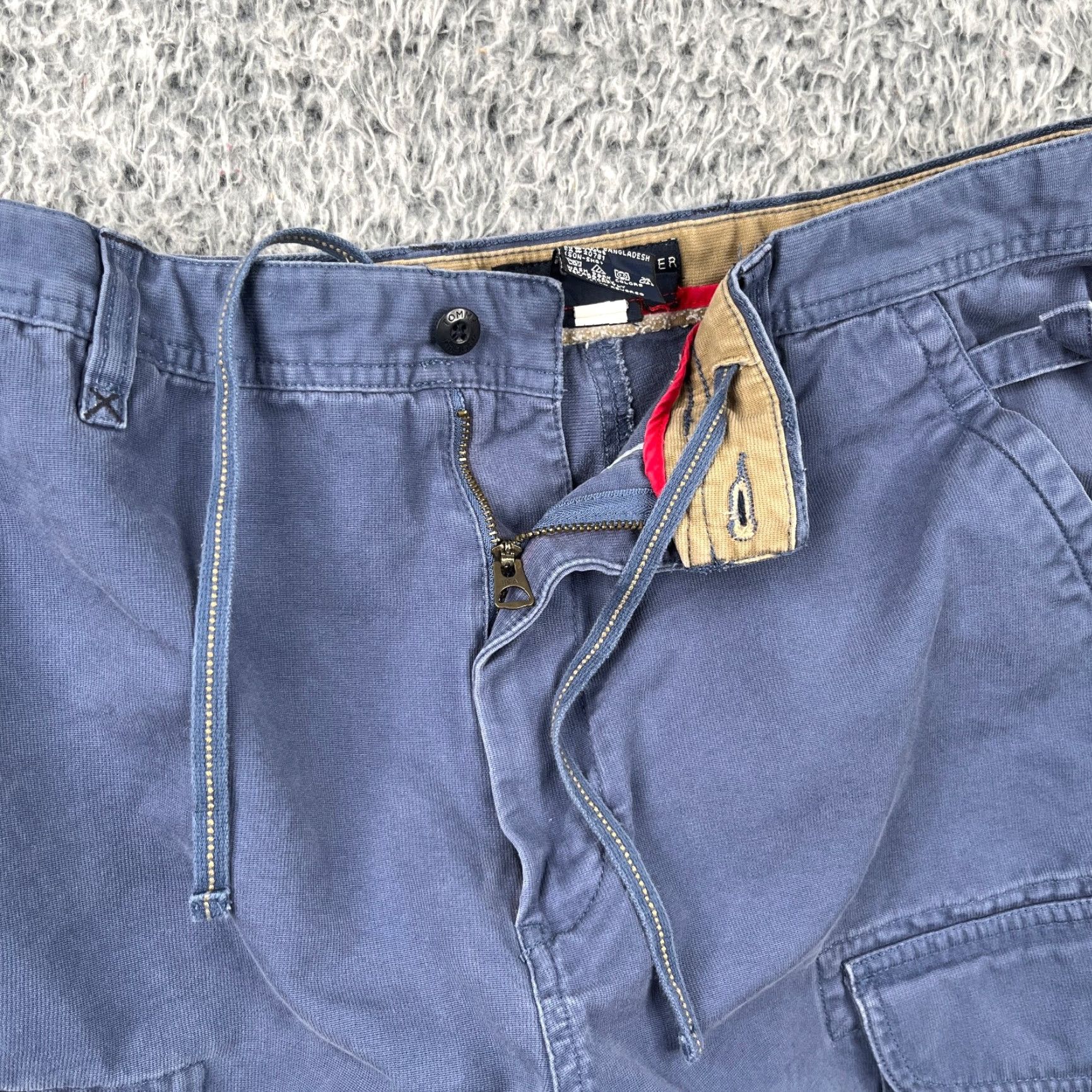 Tommy Hilfiger VINTAGE Tommy Hilfiger Cargo Shorts Mens 34 Blue Cargo Shorts Mens 34 Blue Canvas Shorts Hood? Size US 34 / EU 50 - 3 Thumbnail