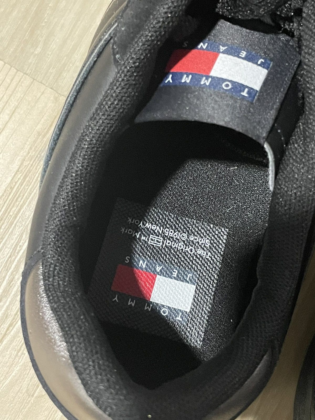 Tommy Hilfiger Vintage Tommy Hilfiger Sneakers Size US 7.5 / IT 37.5 - 2 Thumbnail
