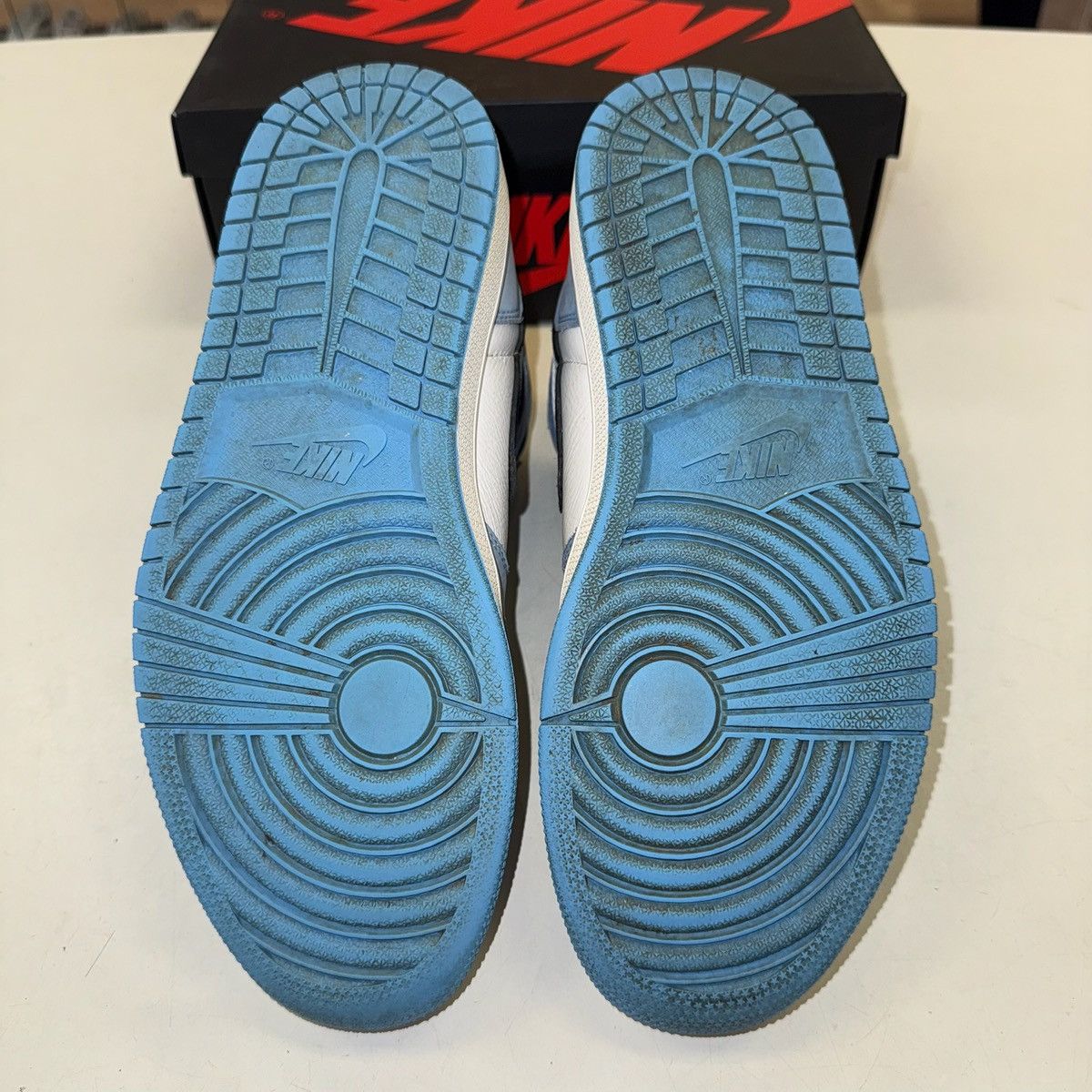 Jordan Brand Size 9.5 - Nike Air Jordan 1 Retro High OG University Blue Size US 9.5 / EU 42-43 - 5 Thumbnail