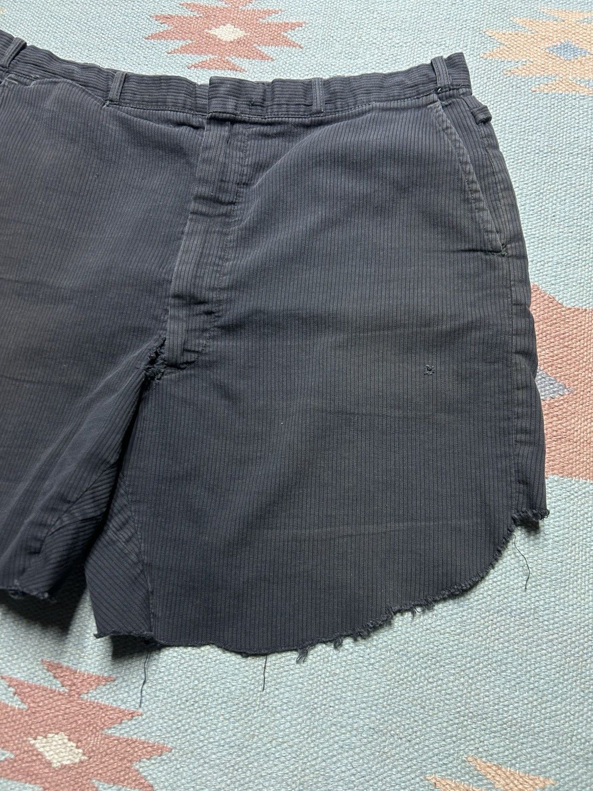Vintage Vintage 50s black pique shorts cut off side cinch buckle 34 Size US 34 / EU 50 - 2 Thumbnail