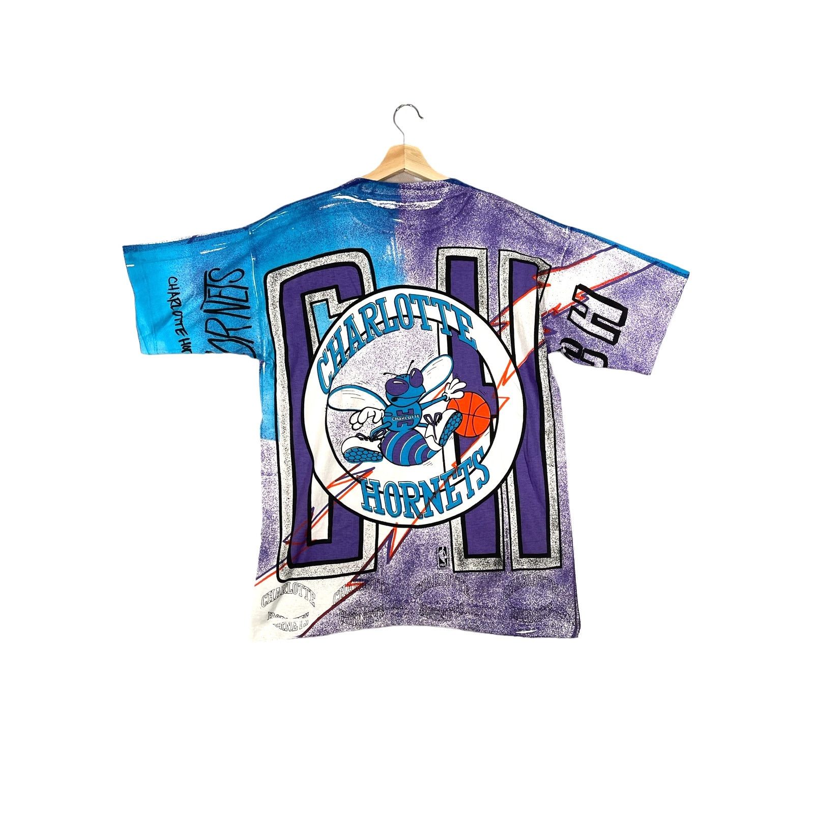 NBA × Vintage Vintage 1990's Charlotte Hornets NBA All Over Print T-Shirt Size US L / EU 52-54 / 3 - 2 Thumbnail
