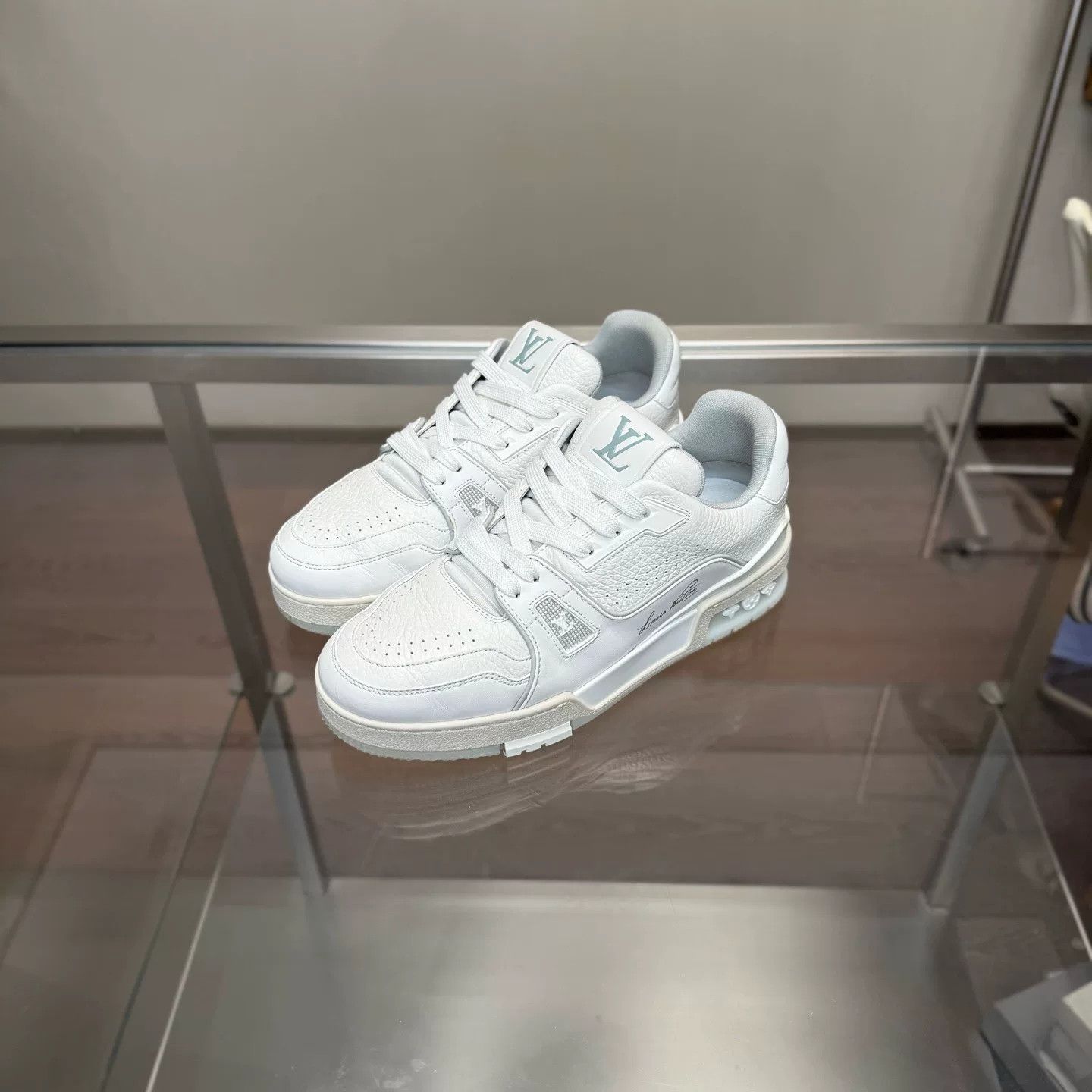 Louis Vuitton Louis Vuitton Trainer White Cement Size US 6 / IT 36 - 1 Thumbnail
