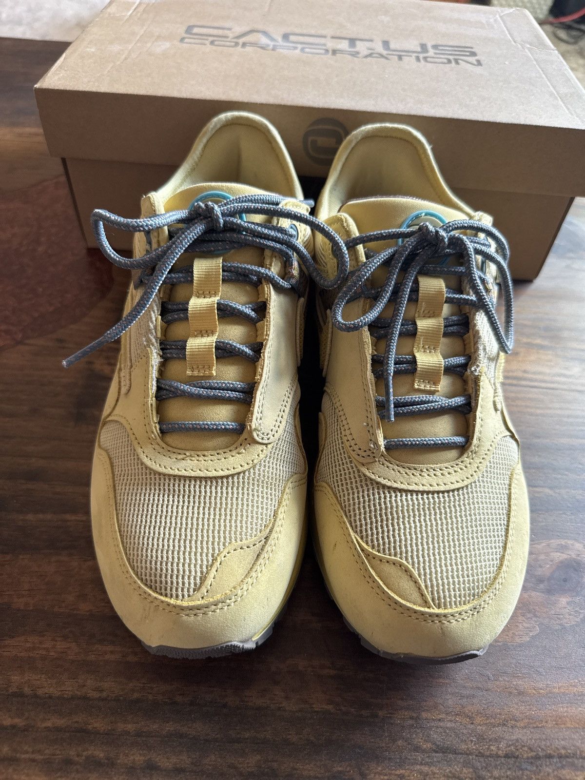 Nike × Travis Scott Travis Scott Air Max 1 Saturn Gold Size US 8.5 / EU 41-42 - 2 Thumbnail