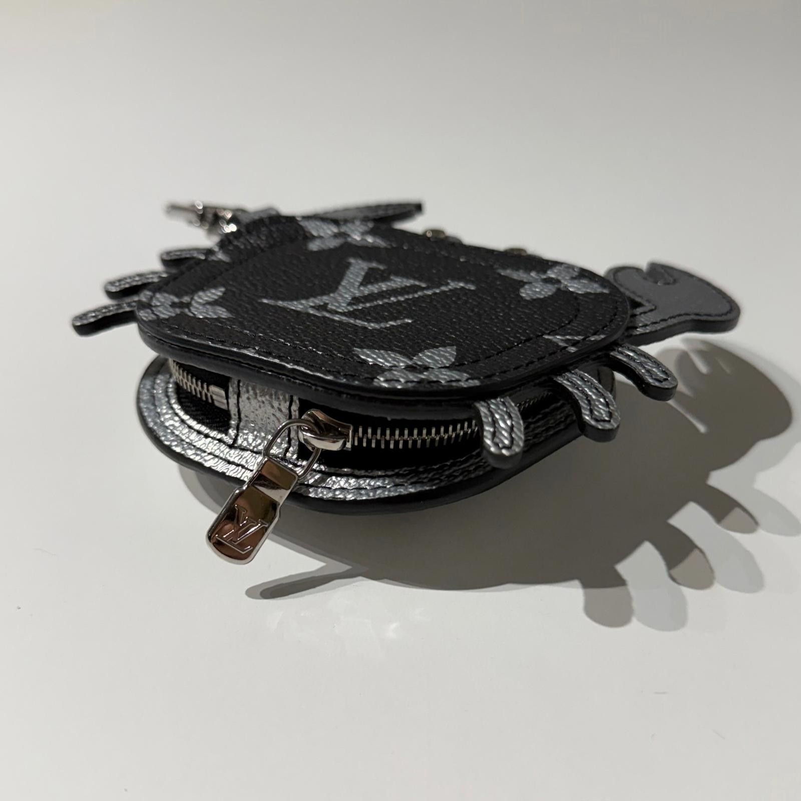 Louis Vuitton Louis Vuitton Leather Crab Bag Charm Size ONE SIZE - 7 Thumbnail