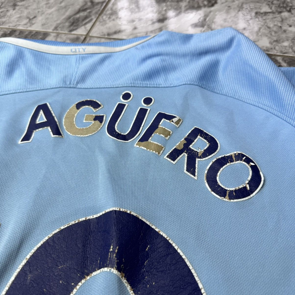 Nike Kun Aguero Manchester City vintage jersey Size US XL / EU 56 / 4 - 12 Thumbnail