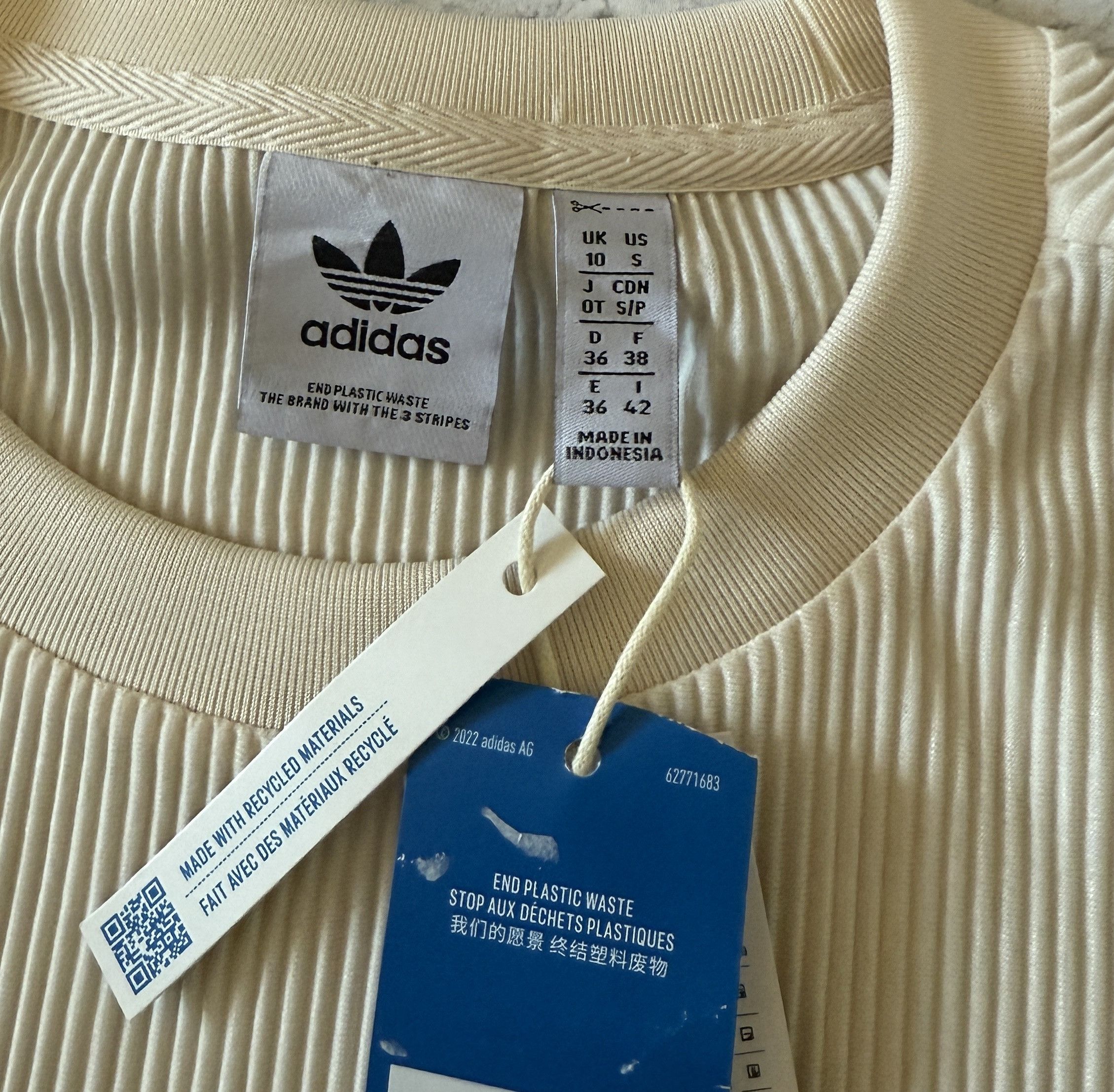 Adidas adidas Originals Adicolor Plisse TOP WOMEN HE4956 SIZE S Size S / US 4 / IT 40 - 3 Thumbnail