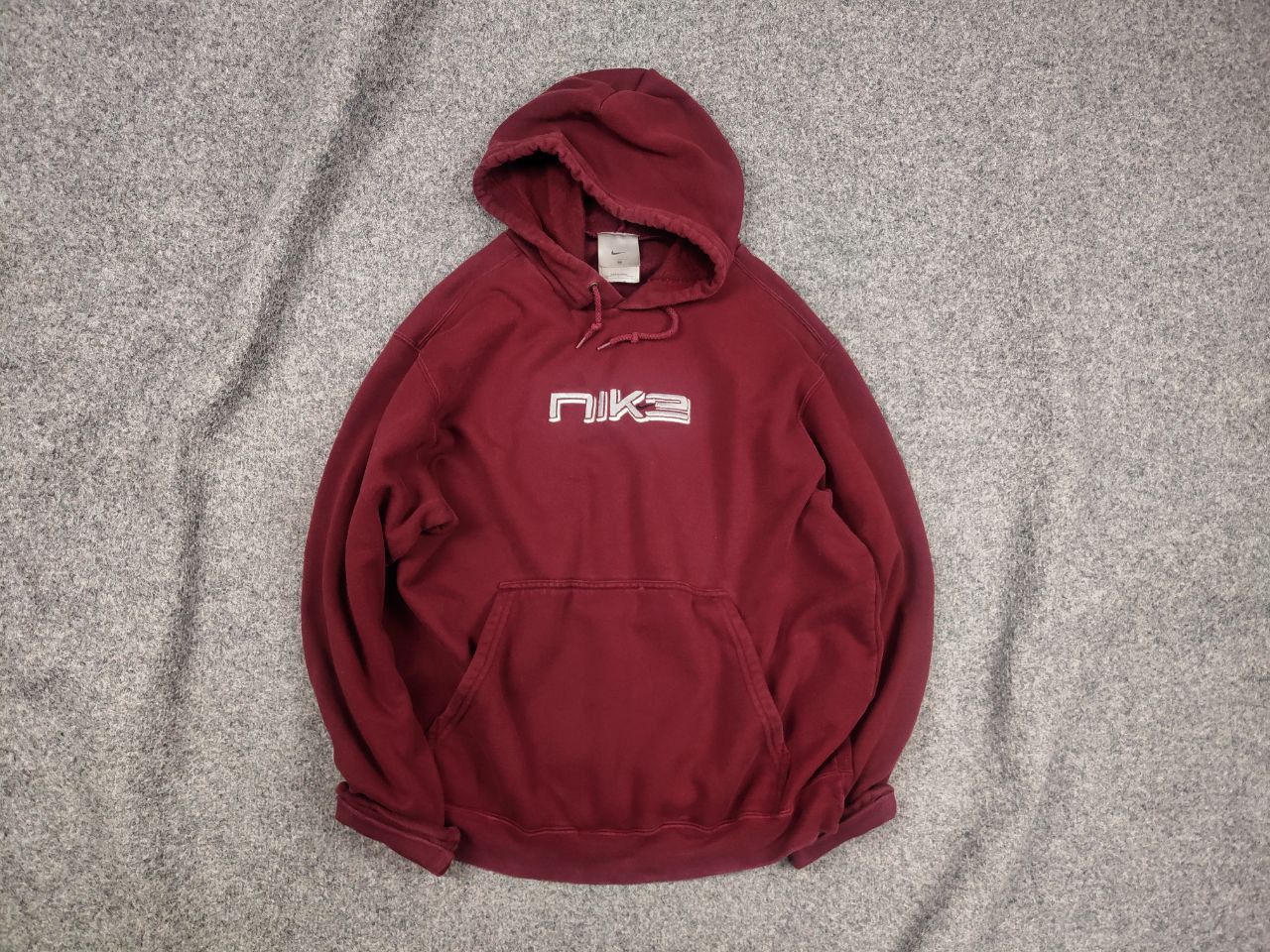 Nike Vintage Nike Center Logo Embroidered Y2K Hoodie Oversized Size US S / EU 44-46 / 1 - 1 Thumbnail
