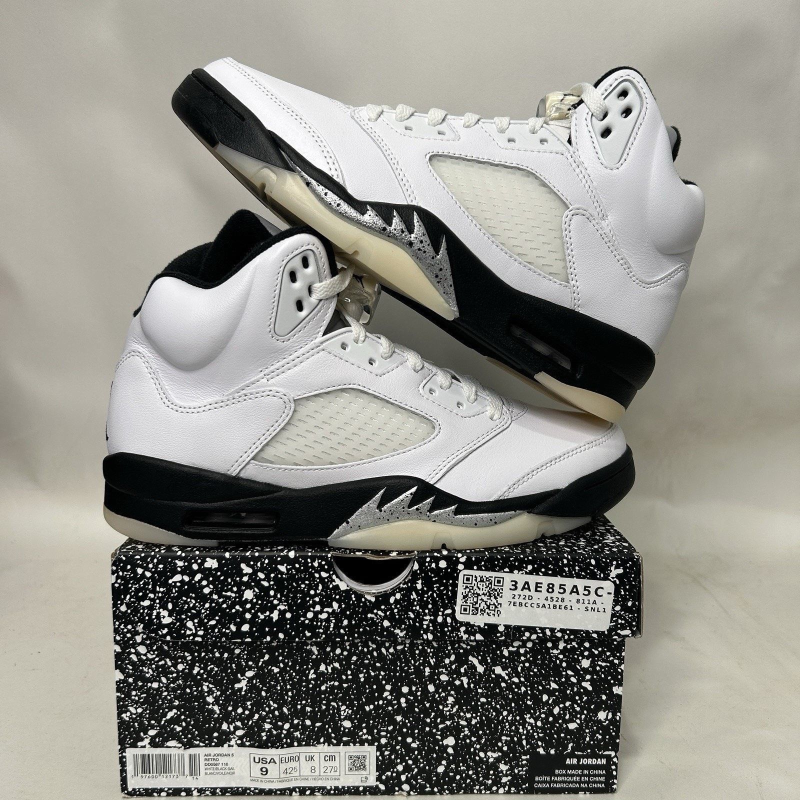 Jordan Brand Nike Air Jordan 5 Retro OG “Reverse Metallic” Size US 9 / EU 42 - 1 Thumbnail