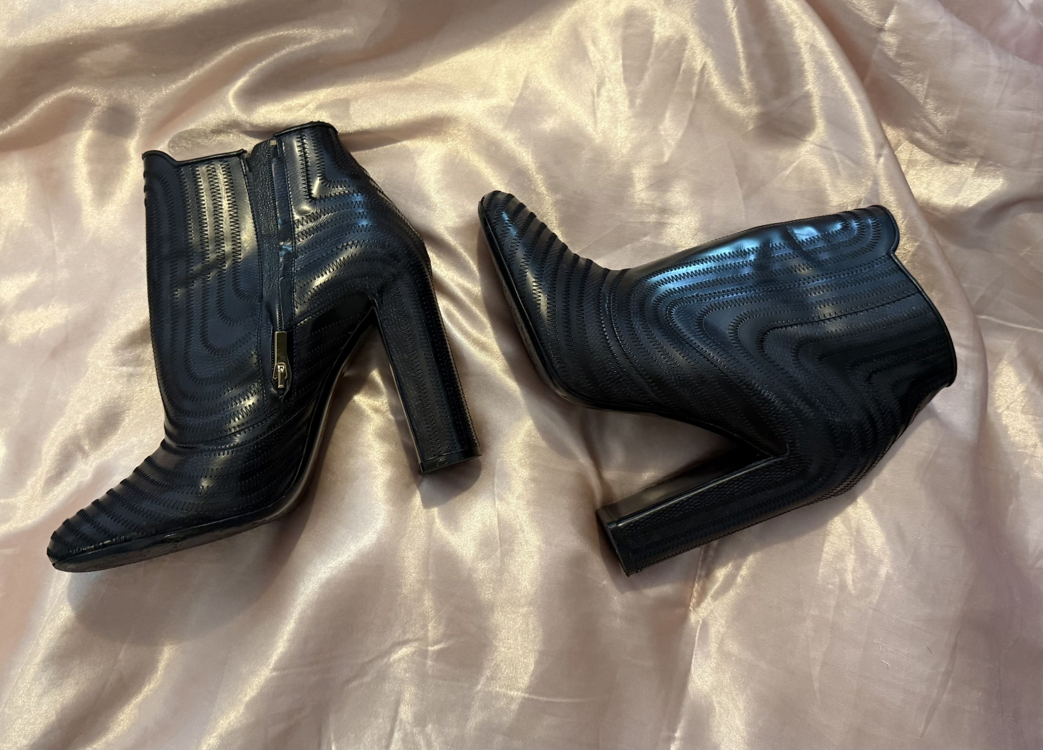 Salvatore Ferragamo Salvatore Ferragamo Feeling Zig Zag Boots Quilted Design Size US 9 / IT 39 - 8 Thumbnail
