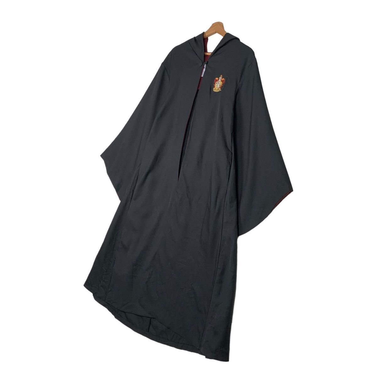 Universal Studios HARRY POTTER GRYFFINDOR CLOAK / CAPE #0235-C11 Size US M / EU 48-50 / 2 - 2 Thumbnail