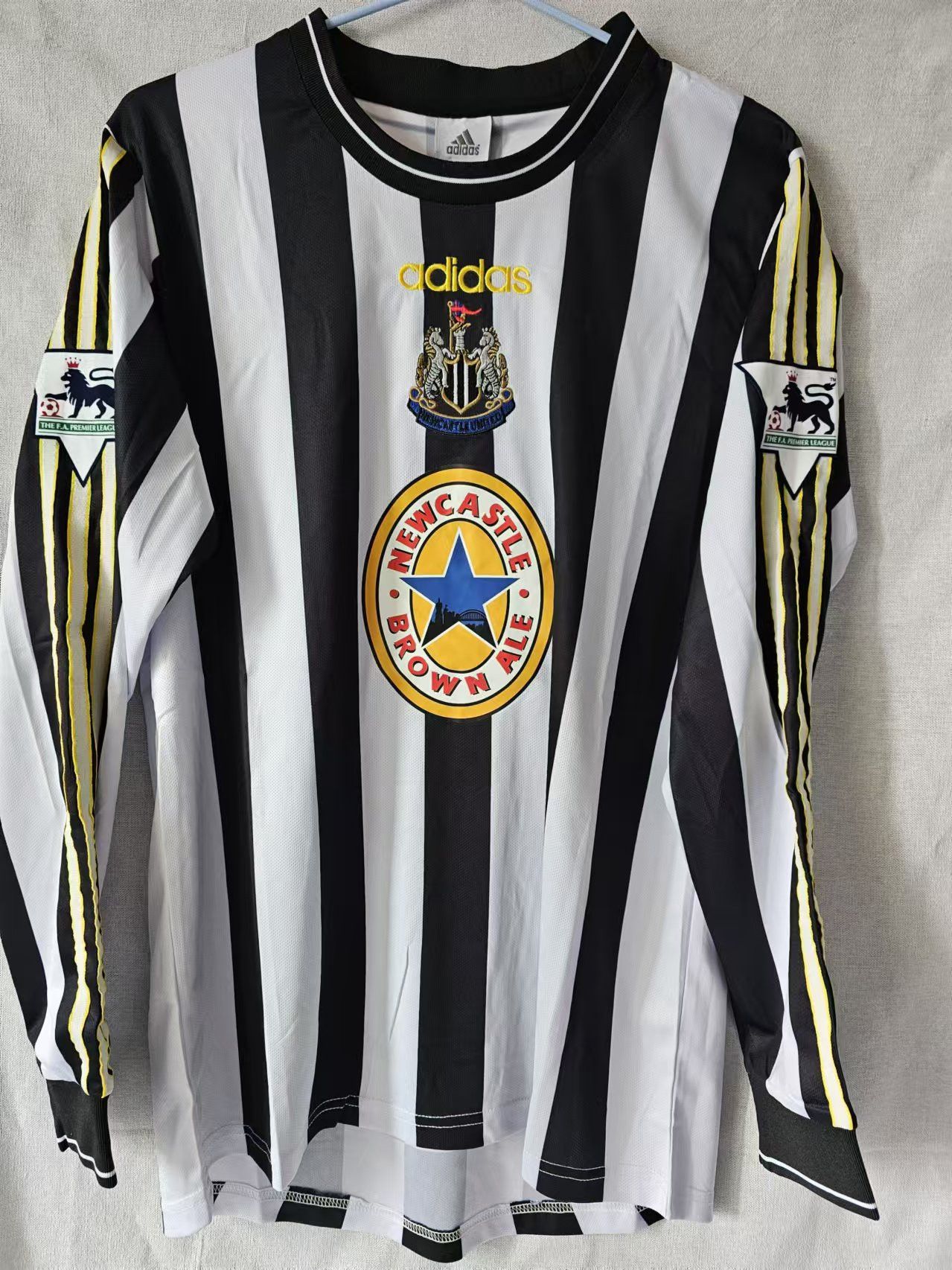 Other 1995 1996 Newcastle United 9 Alan Shearer Jersey Size US L / EU 52-54 / 3 - 2 Thumbnail