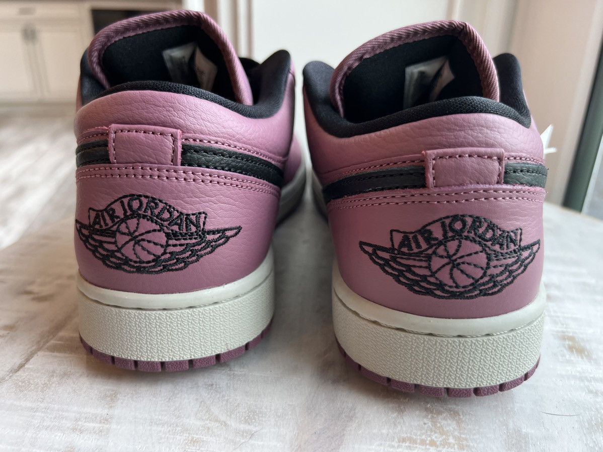 Jordan Brand Nike Air Jordan 1 Low Light Mulberry size 11w 9.5m Size US 11 / IT 41 - 4 Thumbnail