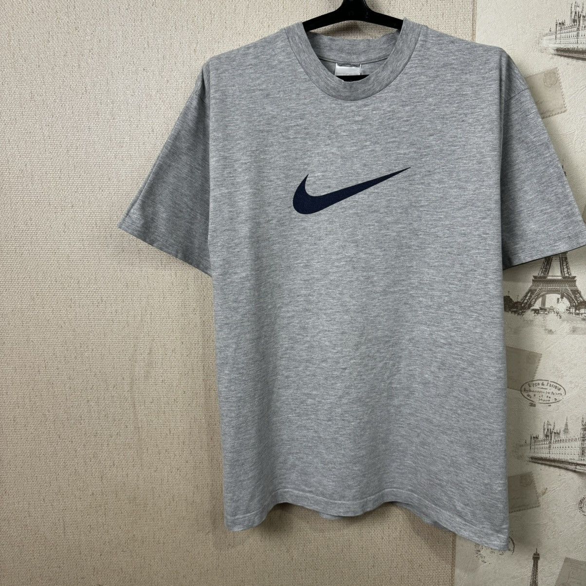 Nike × Vintage Vintage Nike 90s T shirt Centre Logo Gray XL Streetwear Size US XL / EU 56 / 4 - 18 Thumbnail
