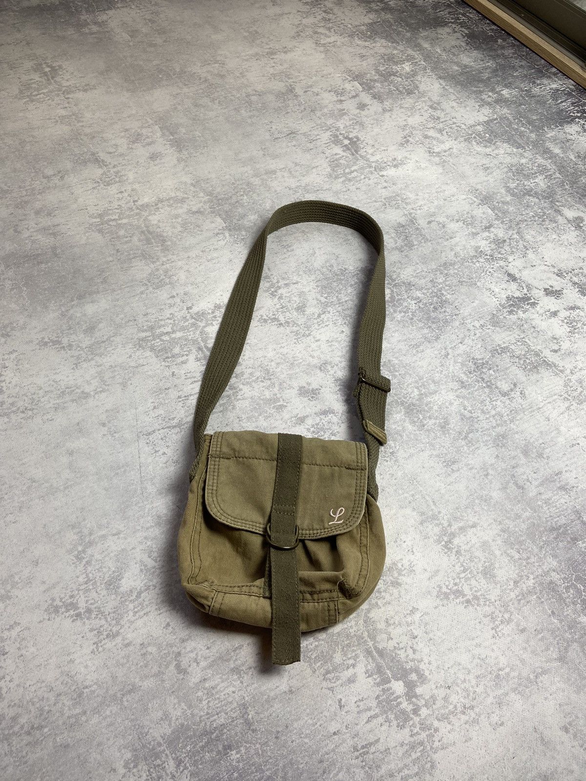 Avant Garde x Vintage Crazy 90S Y2K Vintage Military Crossbody Bag Sling in Green, Men's
