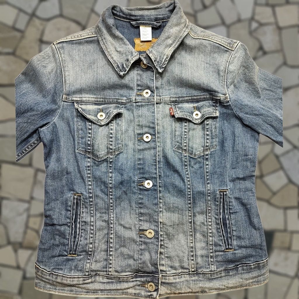 Levi's VINTAGE Levi's Denim Trucker Jacket Womens M Blue Light Wash Classic Casual Jeans Grunge 90s Western Womens Size 32" / US 10 / IT 46 - 1 Thumbnail