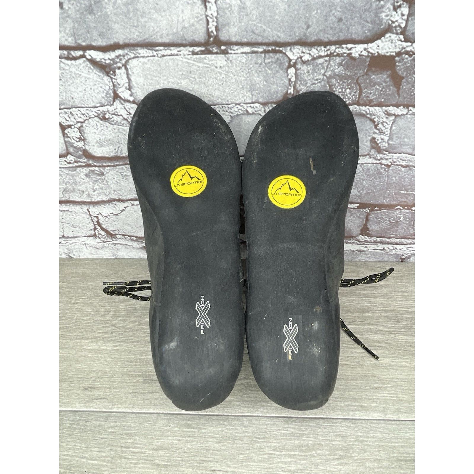 La Sportiva La Sportiva Tarantulace Black Leather Red Rock Climbing Shoe Size US 10.5 / EU 43-44 - 7 Thumbnail