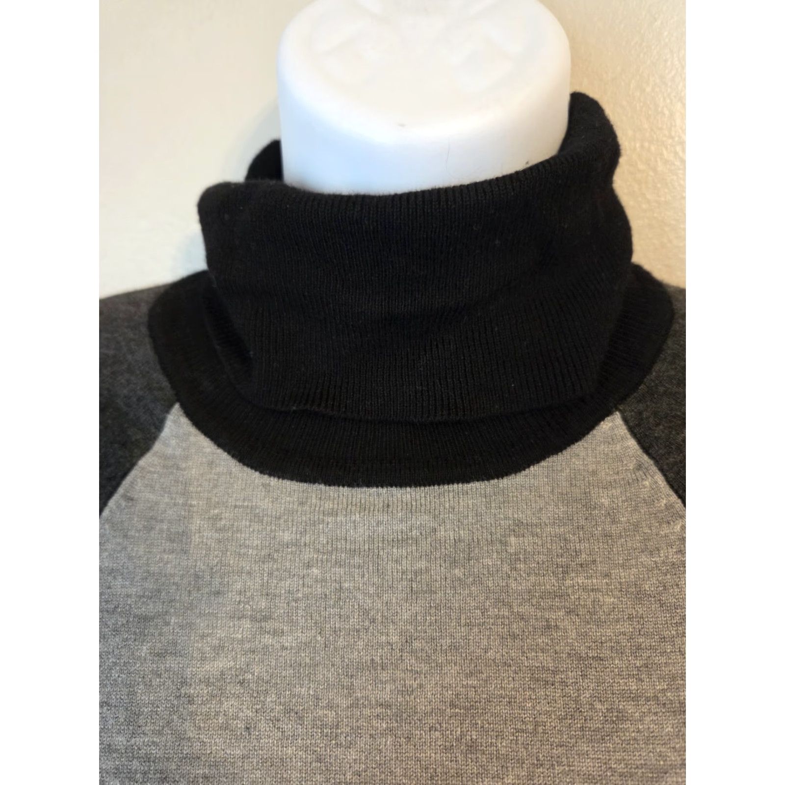 Calvin Klein Calvin Klein Collection Shirt Womens Small Gray Raglan Turtleneck Top Size S Casual Easy Care Stretch Rayon Nylon Modern Basic Award: N/A Size S / US 4 / IT 40 - 2 Thumbnail