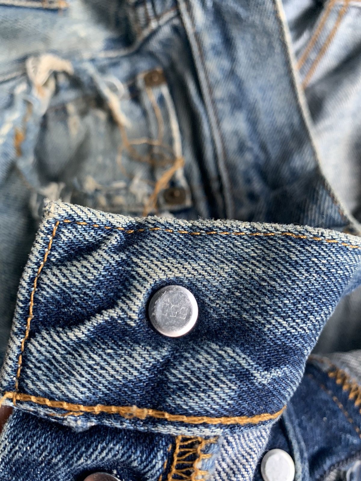 Levi's VINTAGE LEVI’S BIG E SELVEDGE BUCKLE BACK DISTRESSED DENIM Size US 32 / EU 48 - 9 Thumbnail
