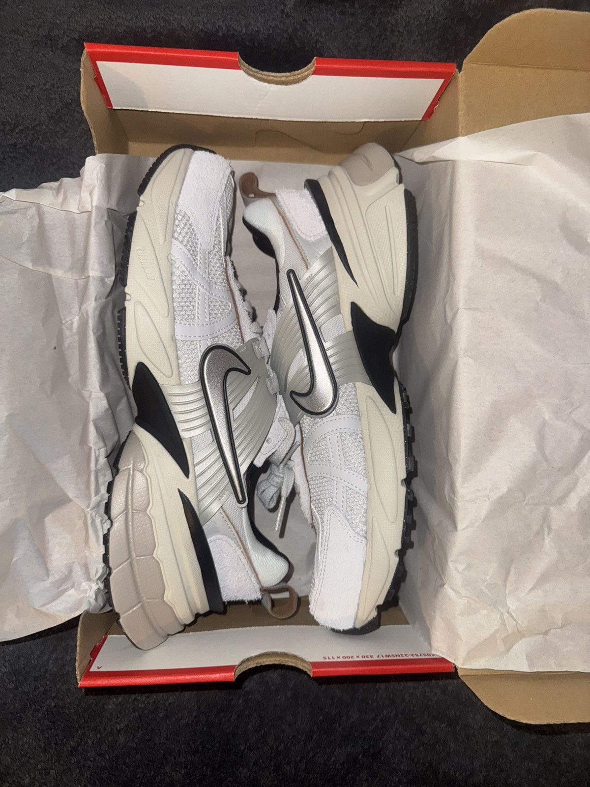 Nike W Nike V2K RUN Size US 9 / EU 42 - 1 Thumbnail