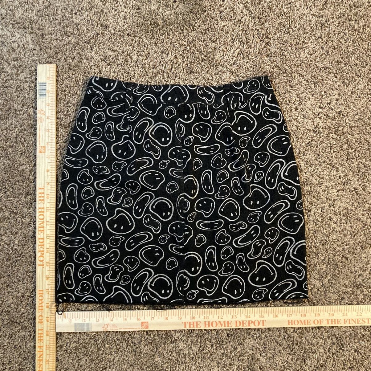 Designer × Vintage En;semble Y2K Black and white smiley face mini skirt size s Size 27" / US 4 / IT 40 - 6 Thumbnail