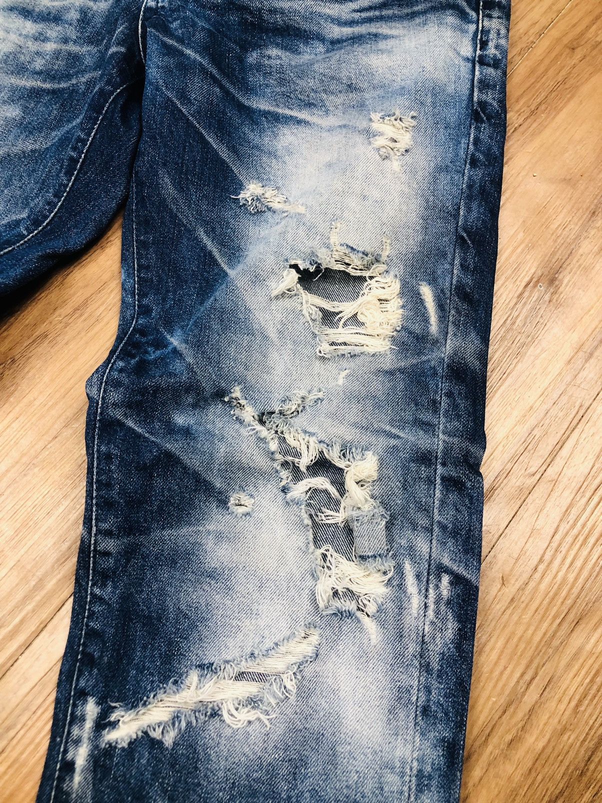 Black Label A.V.H. Company BLACK LABEL Distressed Jeans (38) Size US 31 - 6 Thumbnail