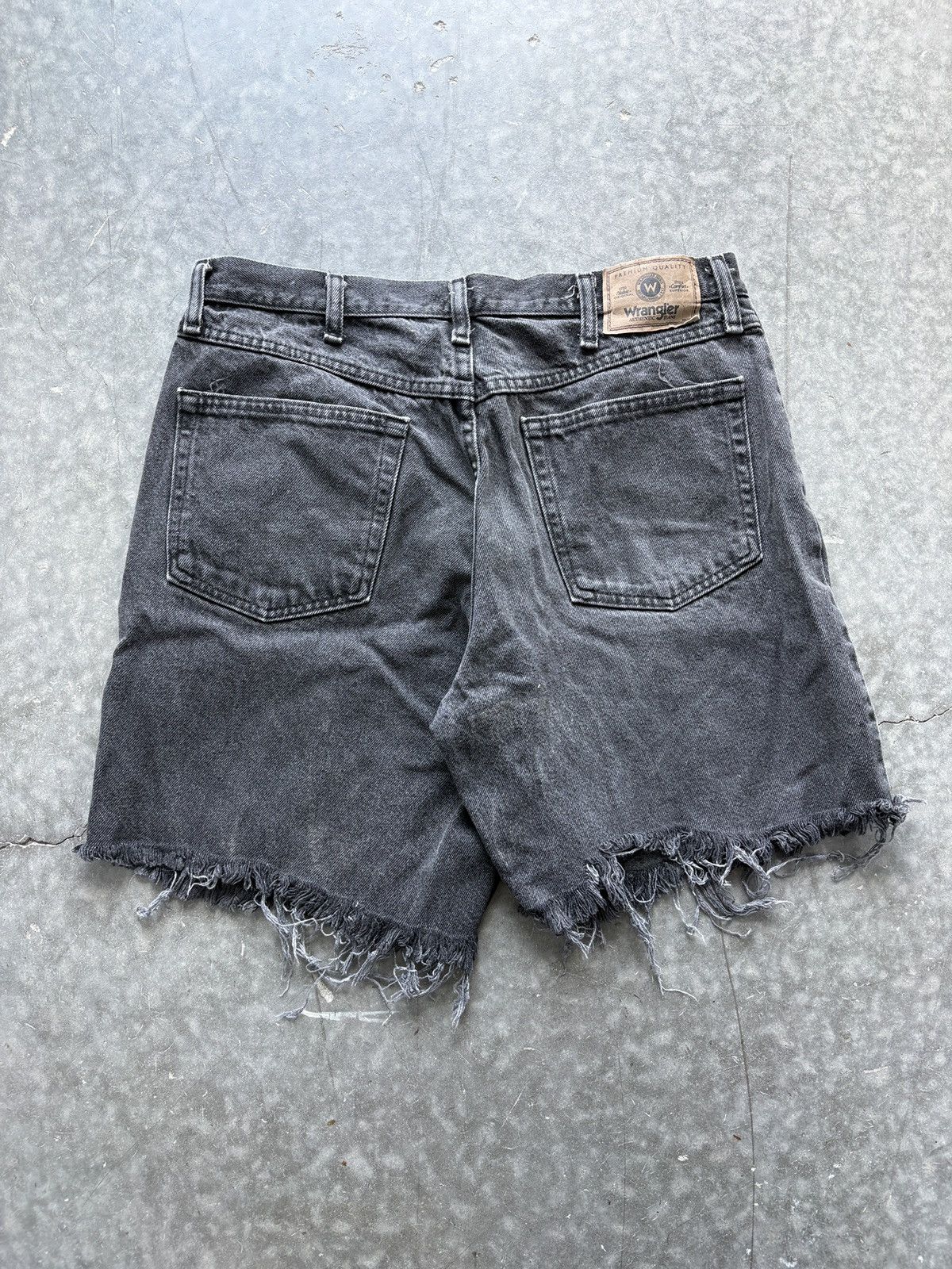 Vintage Vintage Y2K Wrangler Faded Black Denim Shorts Size 34 Size US 34 / EU 50 - 5 Thumbnail