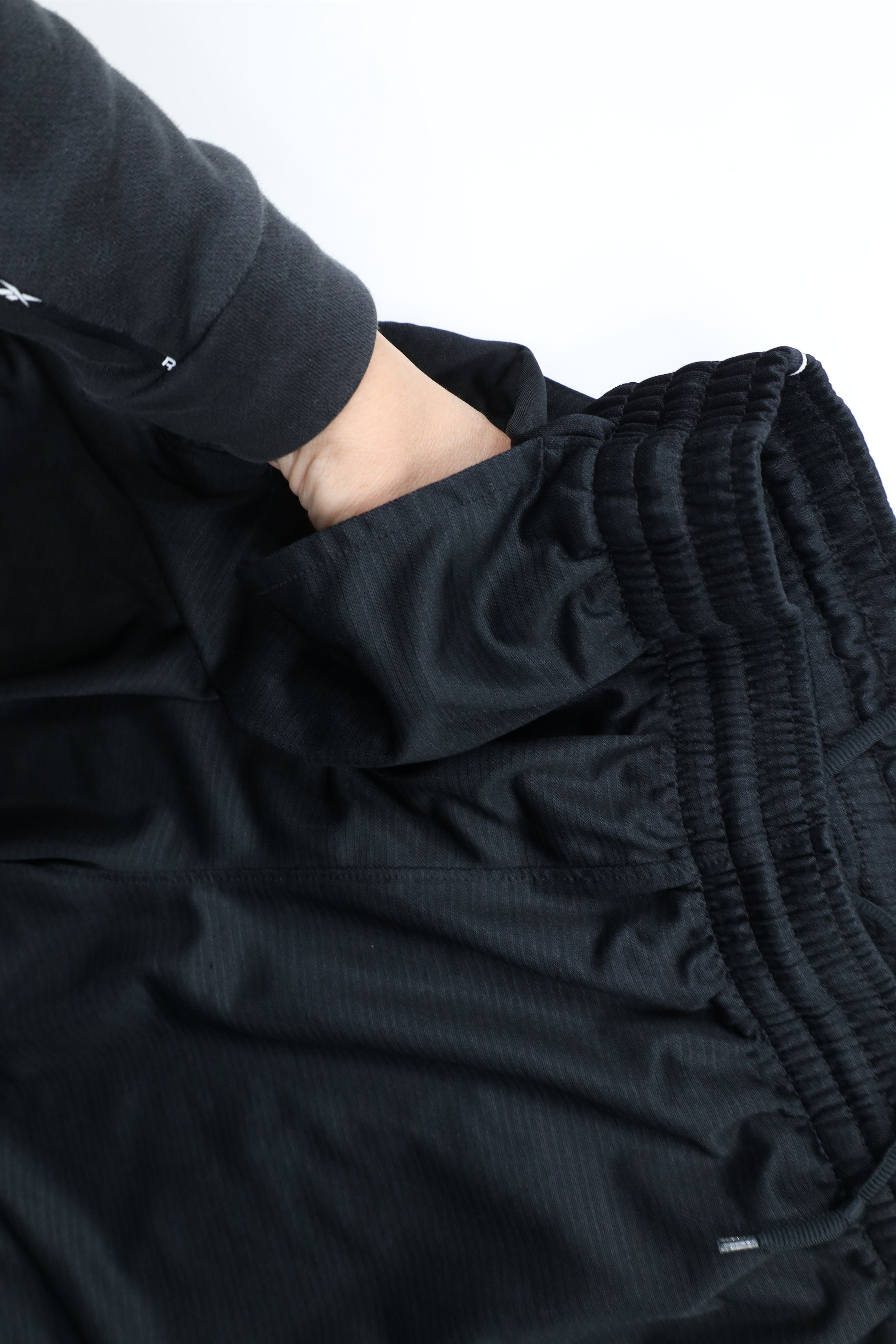 Nike × Vintage Vintage Nike Scott Mini Swoosh Gym Basketball Shorts Black Size US 32 / EU 48 - 6 Thumbnail