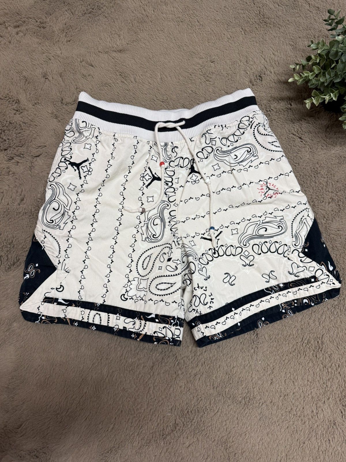 Jordan Brand × Travis Scott Travis Scott x Jordan Paisley Shorts Size US 29 - 1 Thumbnail