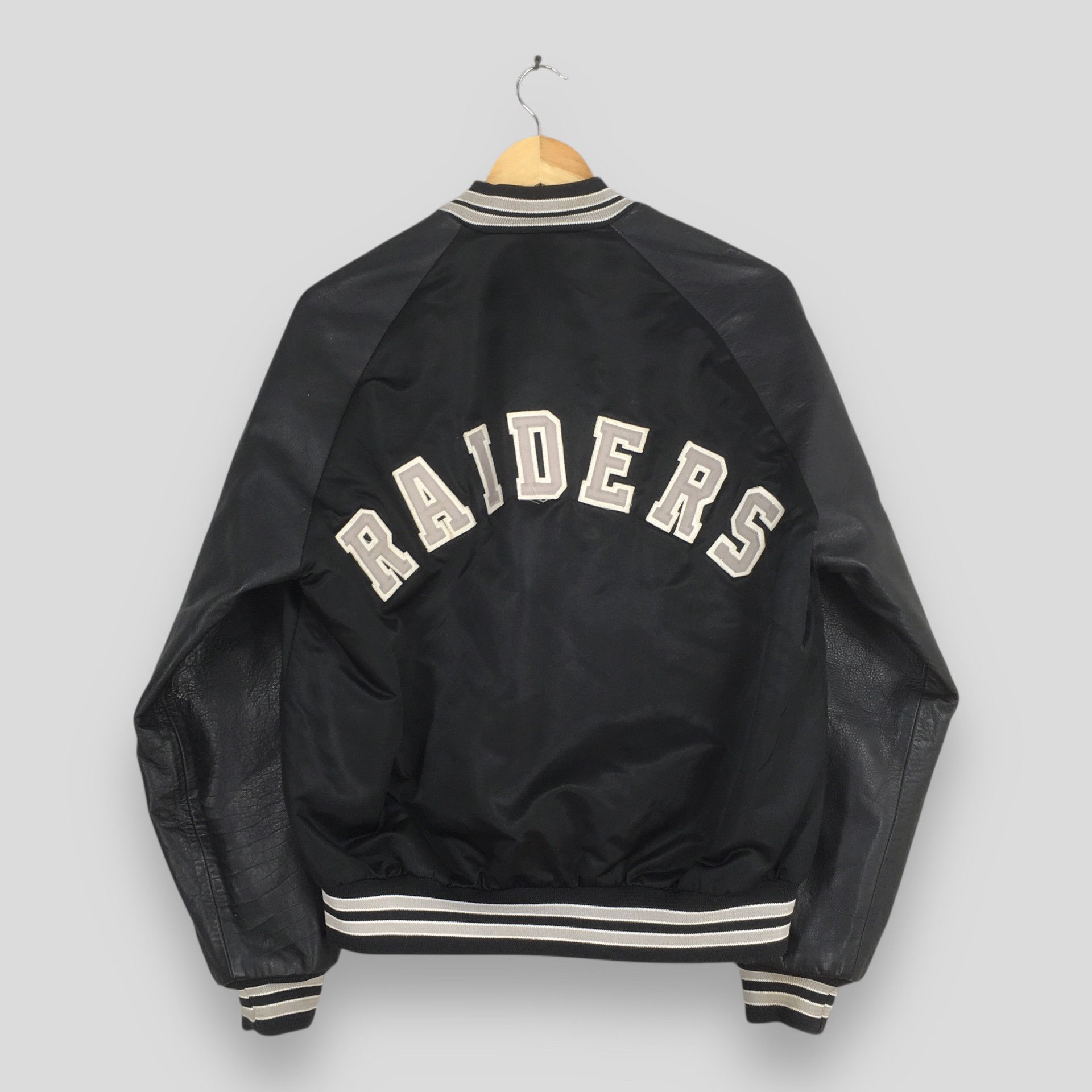 MLB Vintage Oakland Raiders NFL Bomber Satin Jacket M Size US M / EU 48-50 / 2 - 9 Thumbnail