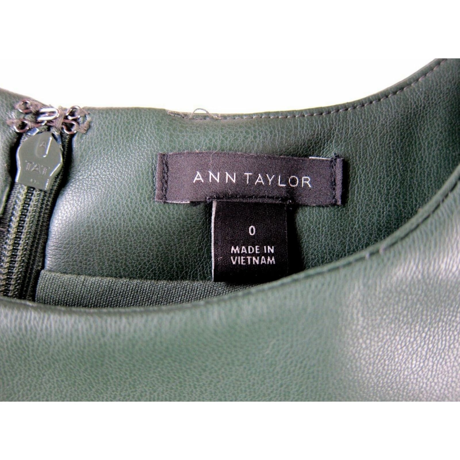 Ann Taylor VINTAGE Ann Taylor Green Faux Leather Stretch Short Sleeve Pocket Sheath Shift Dress 0 Size 25" / US 0 / IT 36 - 3 Thumbnail