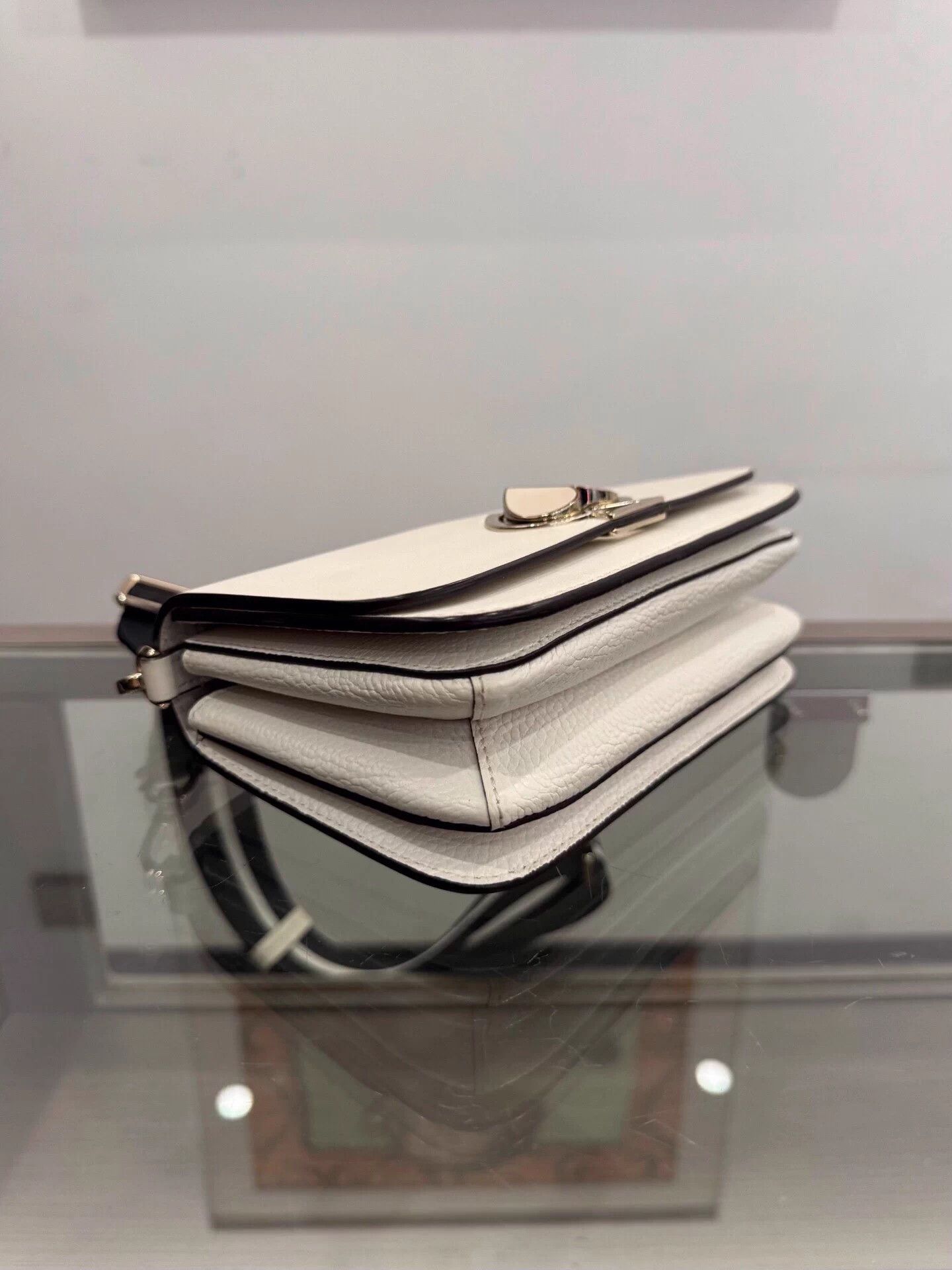 Kate Spade Kate Spade White Silver Spade Heart Logo Pleated Bag Size ONE SIZE - 5 Thumbnail