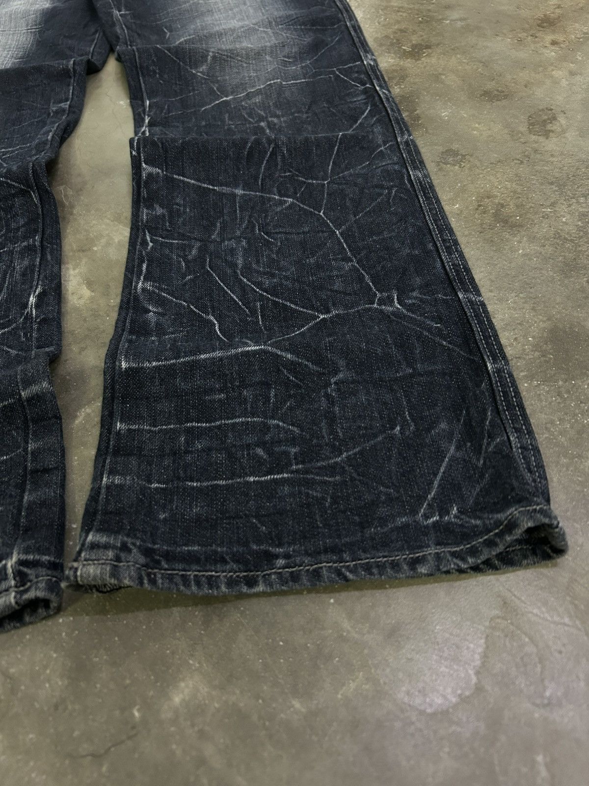 Japanese Brand Jack Serika Japanese Grunge Cracked Washed Crazy Streak Fade Size US 34 / EU 50 - 4 Thumbnail