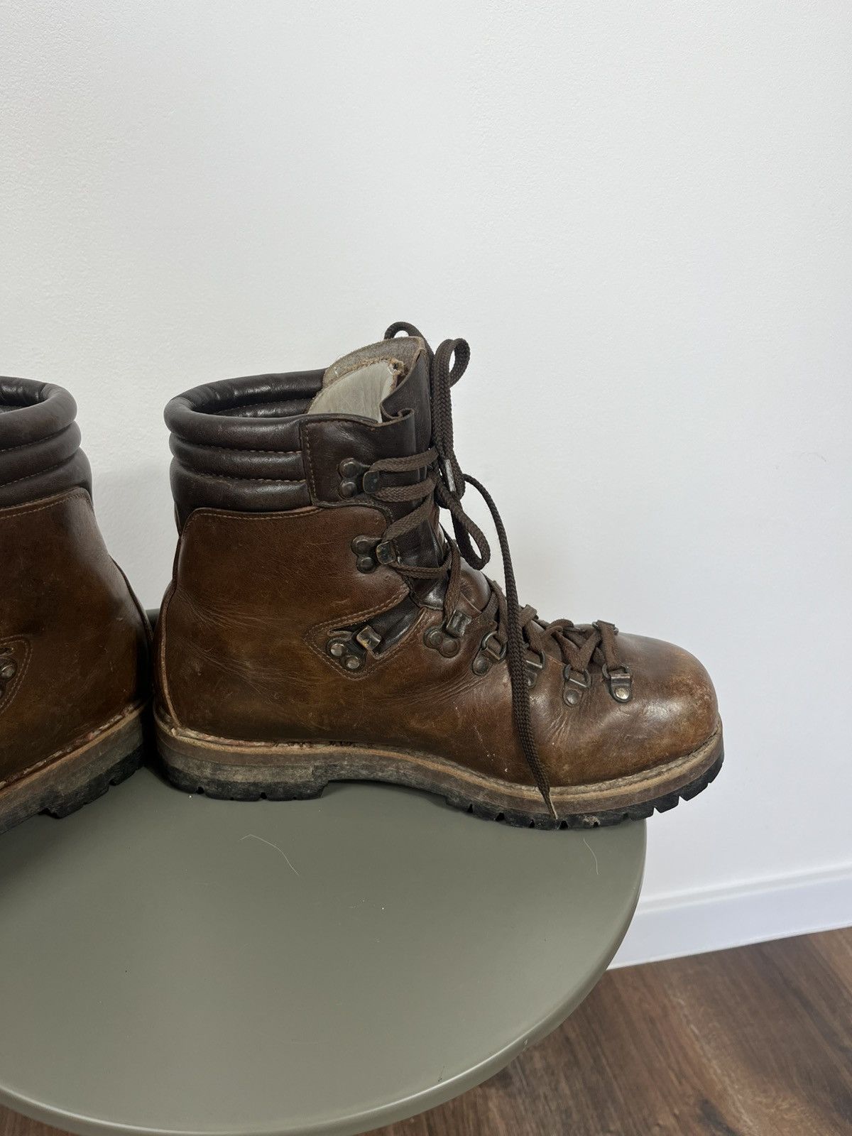 Other Meindl Men’s Leather Hiking Boots 9 Heavy Duty Vibram Sole Size US 9 / EU 42 - 13 Thumbnail