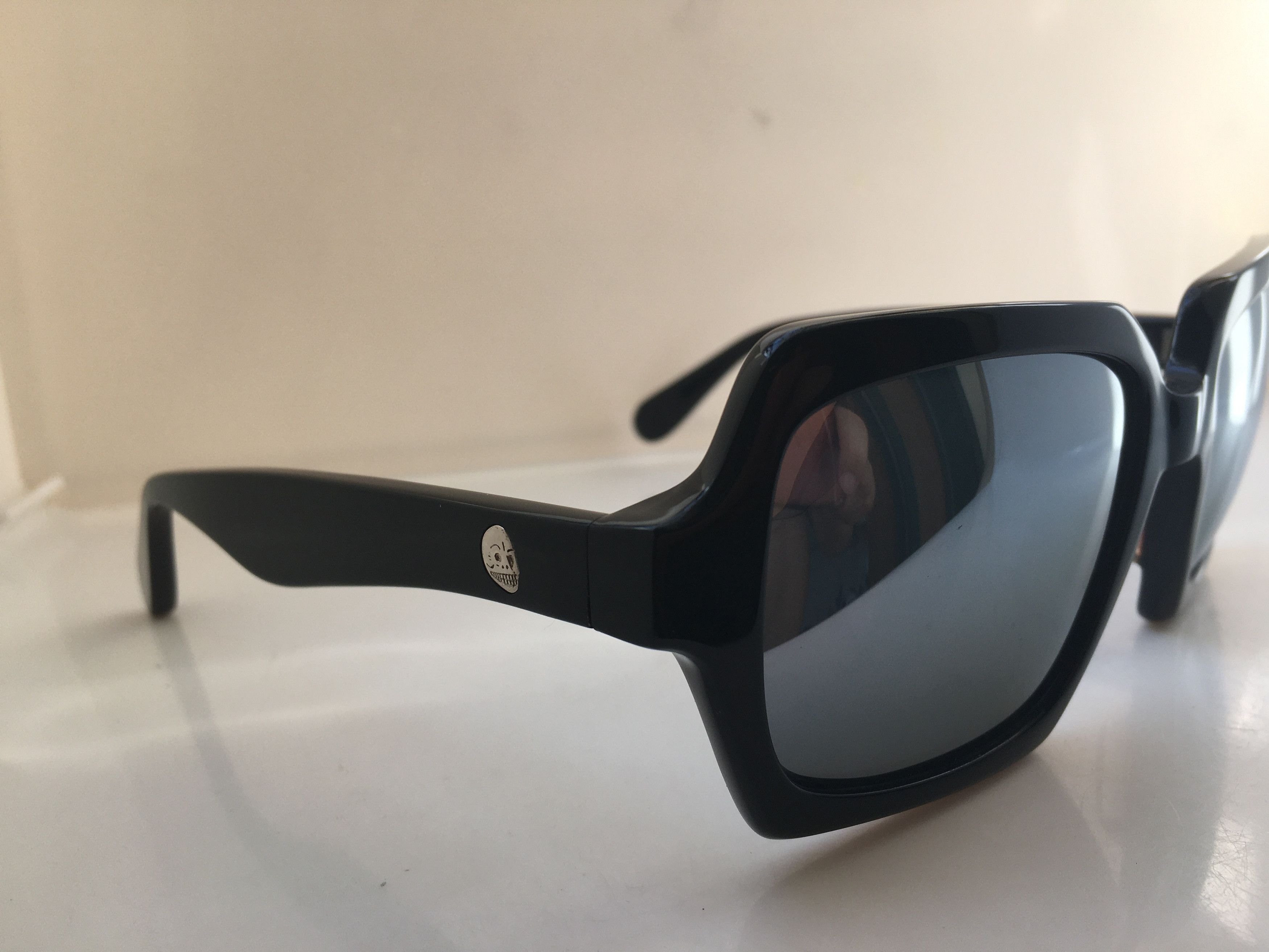 Vintage Vintage HUMAN SKULL H1225 Black Sunglasses Size ONE SIZE - 1 Thumbnail