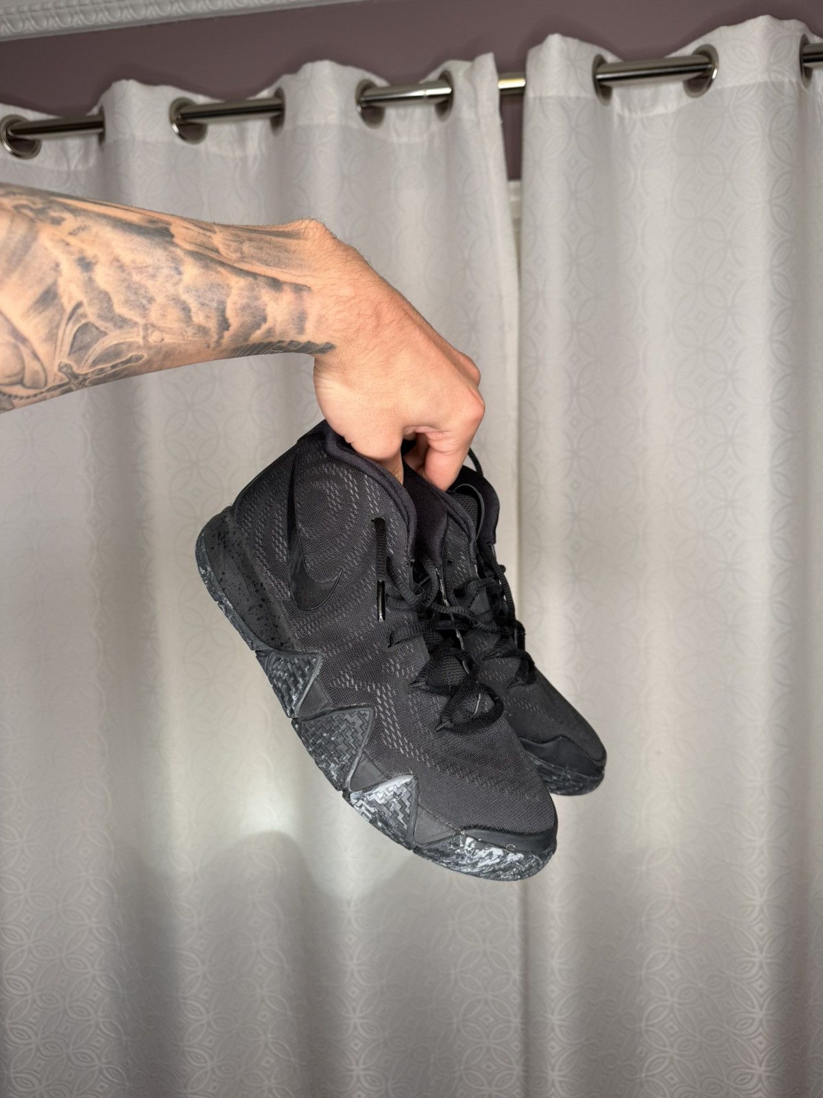 Nike Nike Kyrie 1 Size US 7 / EU 40 - 1 Thumbnail