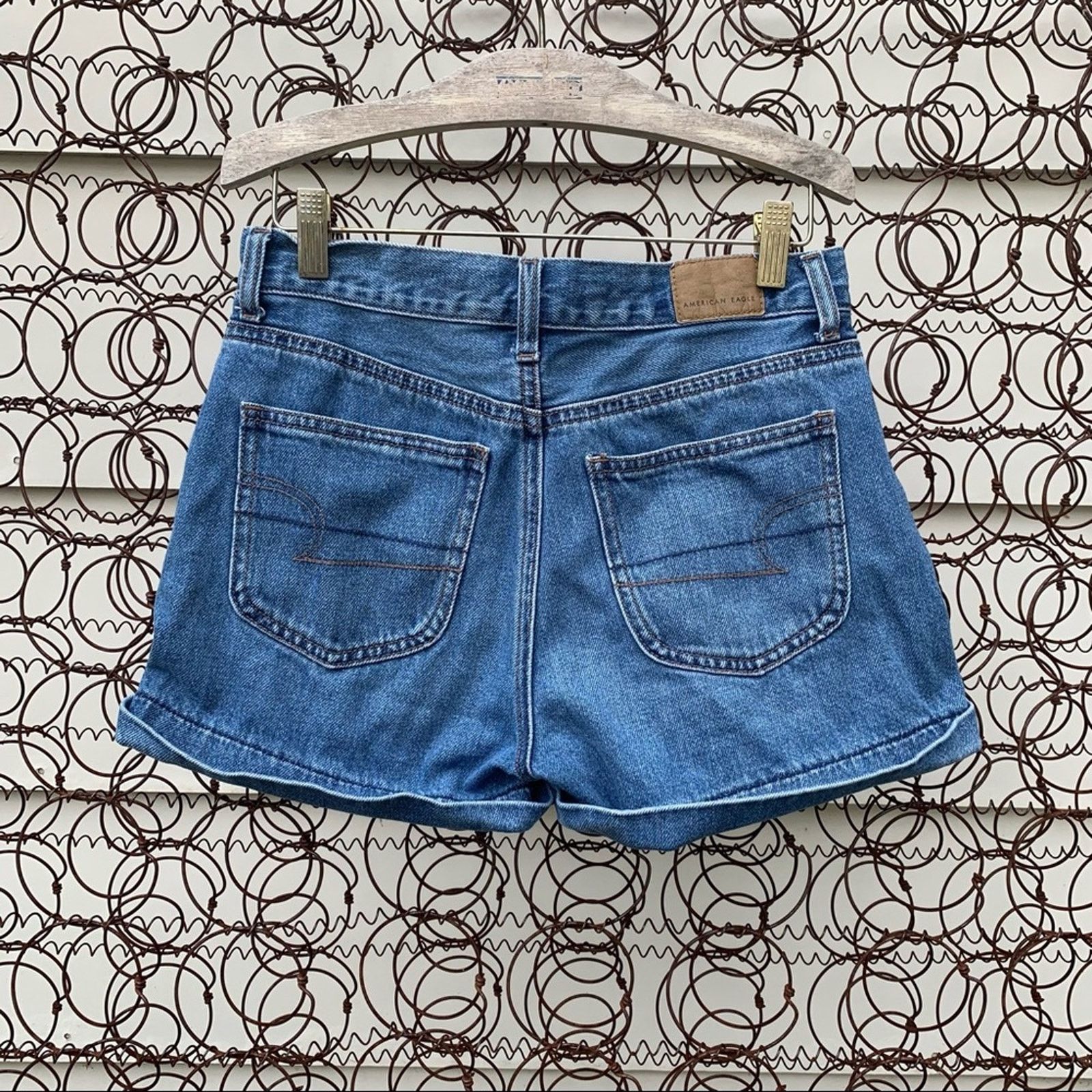 American Eagle Outfitters AEO Roll Hem Mom Short Jean Shorts Size 2 Size 26" / US 2 / IT 38 - 2 Thumbnail