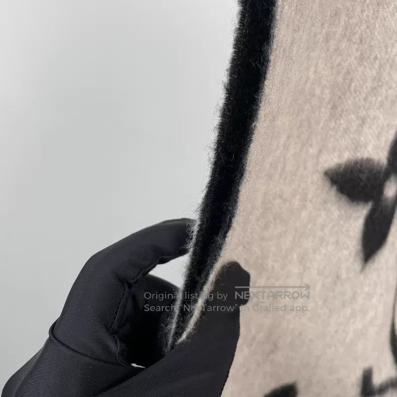 Louis Vuitton Louis Vuitton Black and grey full-print cashmere double-si Size ONE SIZE - 9 Thumbnail