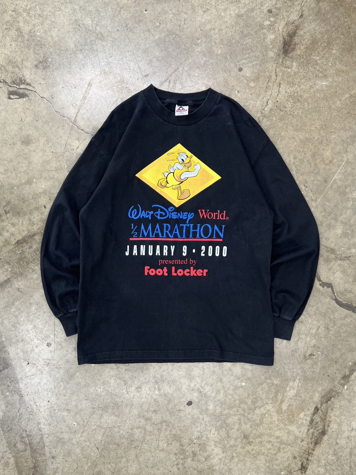 Disney Vintage 2000 Disney Marathon Footlocker Donald Duck LS Large Size US L / EU 52-54 / 3 - 2 Thumbnail