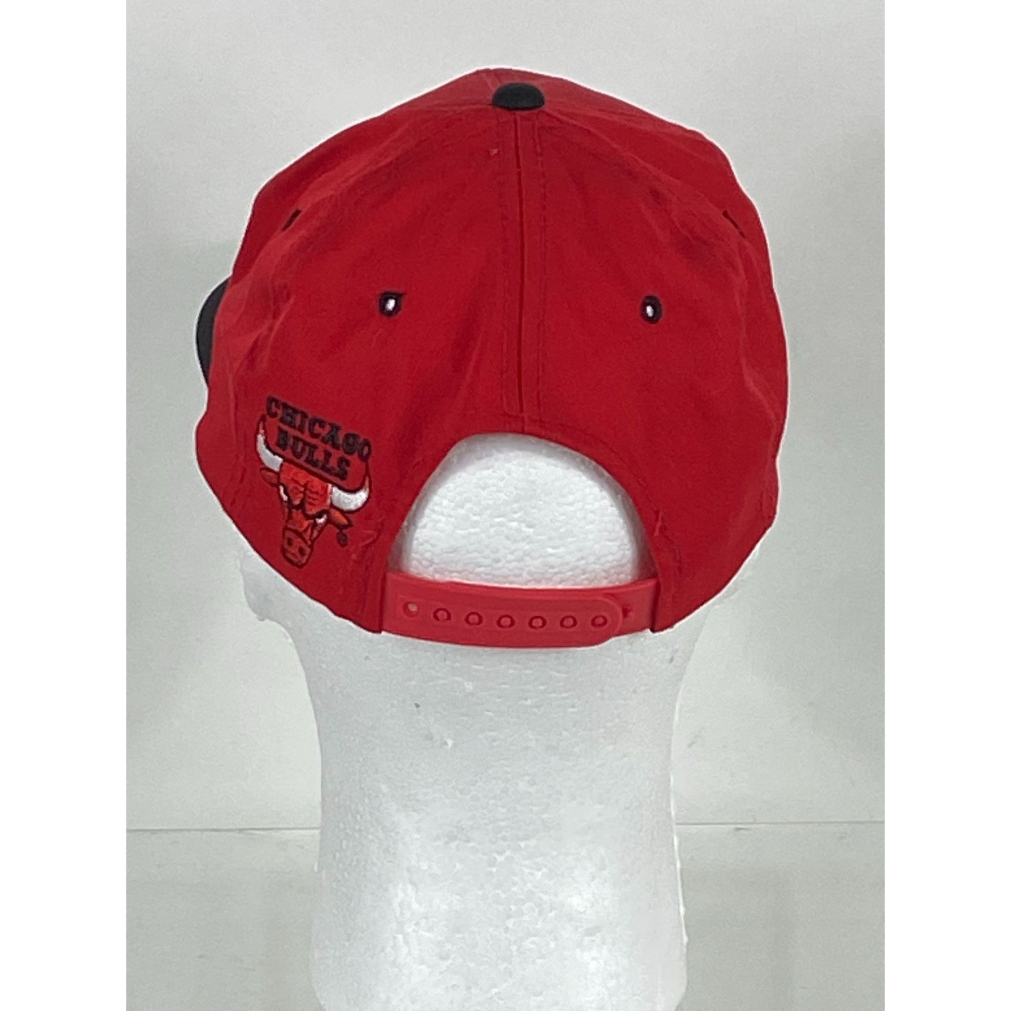 NBA × Vintage Vintage The G Cap NBA Chicago Bulls Embroidered Snapback Hat Size ONE SIZE - 4 Thumbnail