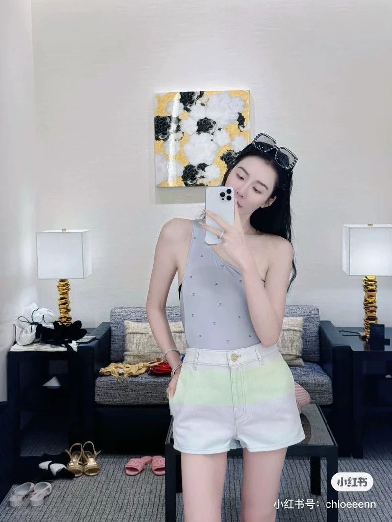 Chanel Chanel Light striped color-blocked denim shorts Size 42" / US 20 - 7 Thumbnail