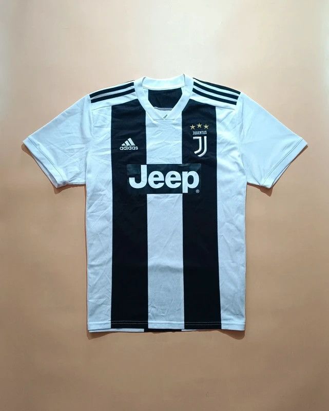 Adidas Juventus Ronaldo CR7 Jersey 2018-2019 Home Shirt Adidas L Size US L / EU 52-54 / 3 - 9 Thumbnail