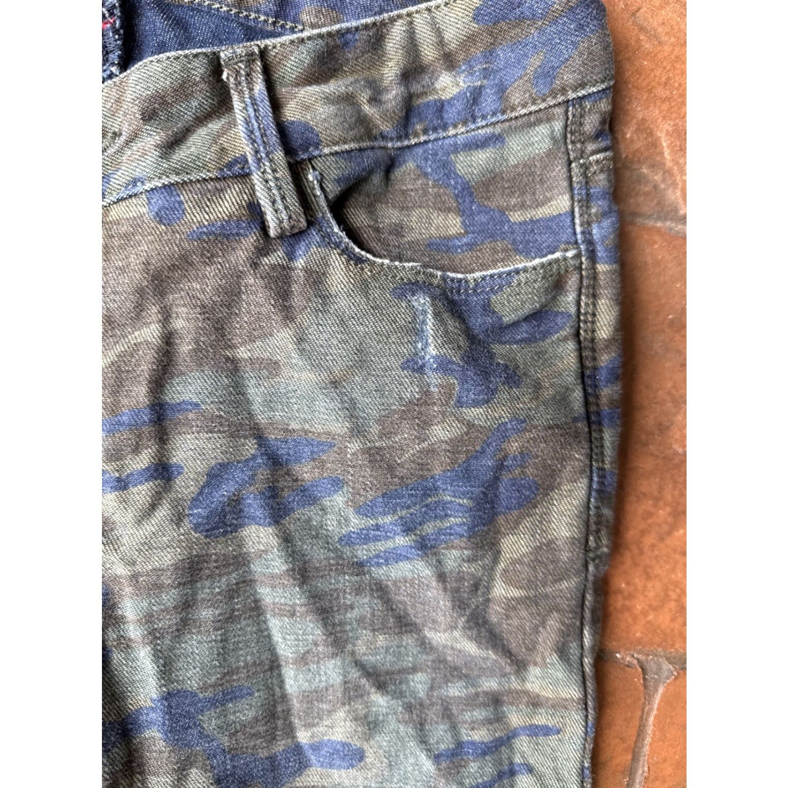 Vintage Etienne Marcel Camo Skinny Jeans Women's 24x27.5 Ankle Zipper Denim Slim 24 Camo Size 42" / US 20 - 5 Thumbnail